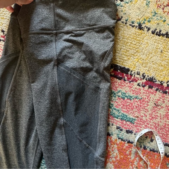 Lululemon leggings grey side and back pockets size 6 - Picture 5 of 8